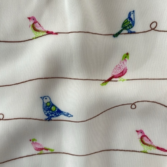 Roz & Ali Cream Bird-Print Pleated Blouse - Picture 7 of 8